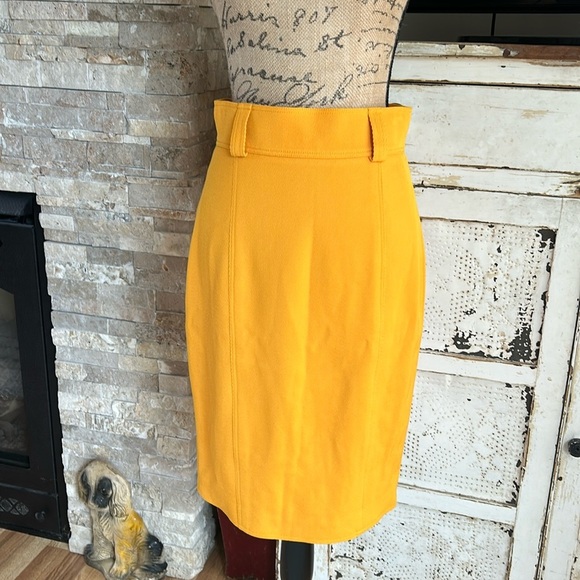 Genny Italian 100% wool gold mustard pencil skirt back slit zip and button close - Picture 1 of 16